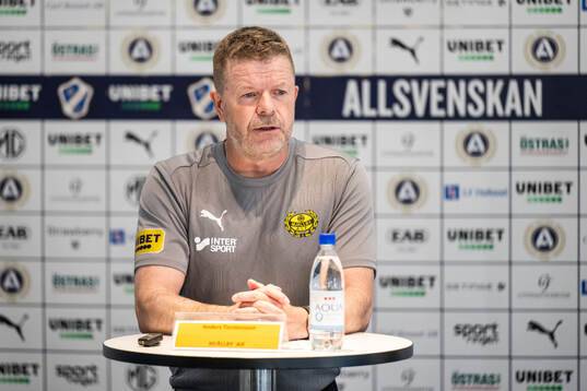 Mjällbys tränare Anders Torstensson på presskonferensen