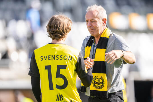 Mjällbys Liam Svensson och sportchef Hasse Larsson