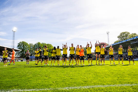 Mjällbys spelare jublar
