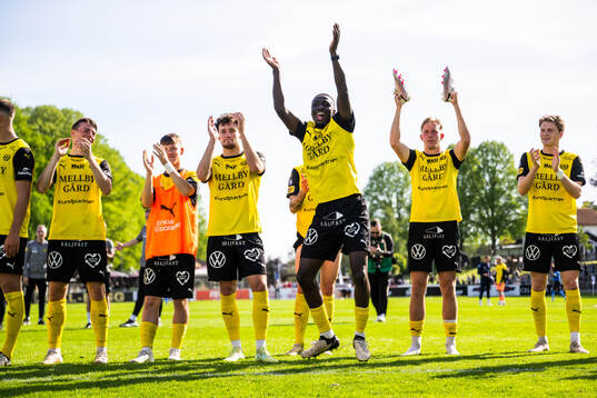 Mjällbys Seedy Imam Jagne jublar