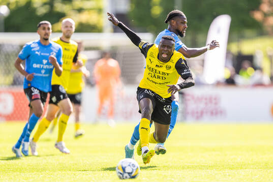 Halmstads Joseph Baffoe och Mjällbys Silas Nwankwo