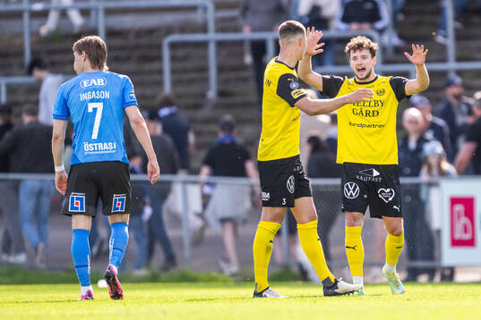 Halmstads Birnir Ingason deppar medan Mjällbys Arvid