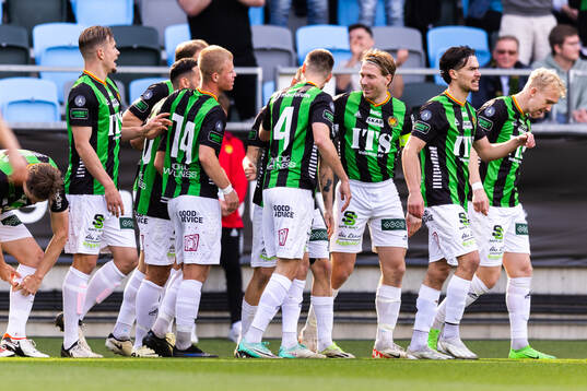 GAIS Jonas Lindberg jublar med lagkamrater