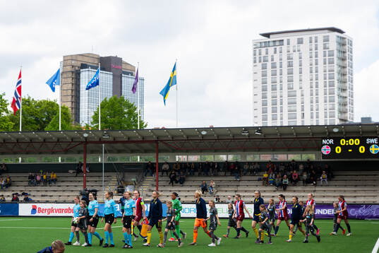 Players of Sweden and Norway