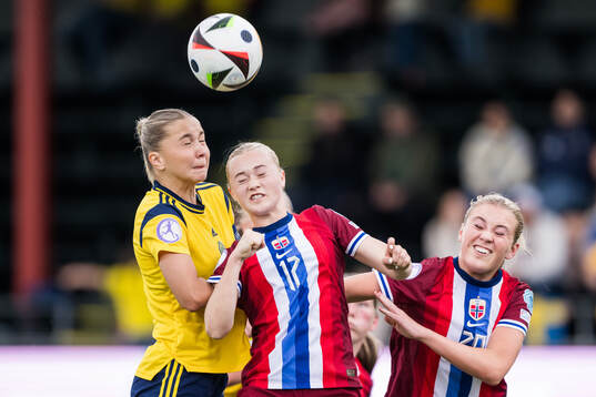 Alice Broman of Sweden against Tommine Enger and Mia