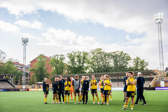 Players of Sweden looks dejected