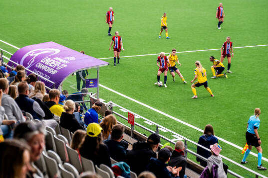 Isabelle Goldmann of Sweden and Linnea Holmesveen Moen of