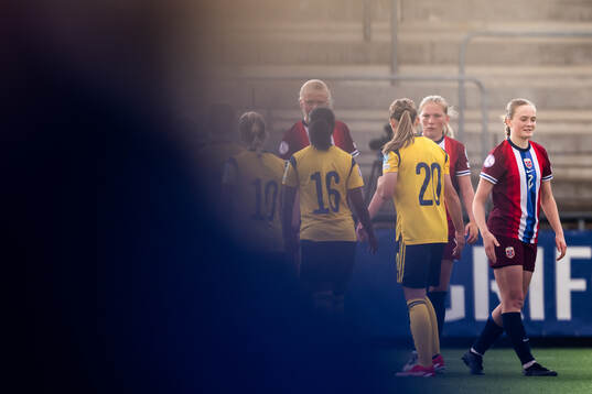 Ina Raaum Andreassen of Norway with Nova Rolfsson of Sweden