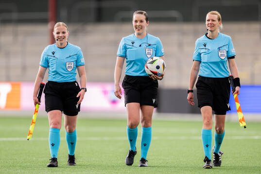 Referee Lotta Vuorio with assistant referees Katrine