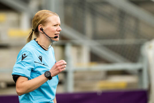 Assistant referees Katrine Stensholm