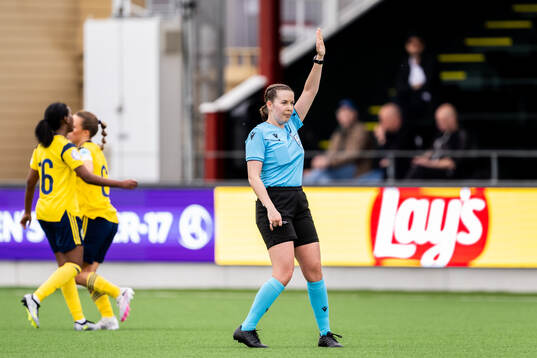 Referee Lotta Vuorio