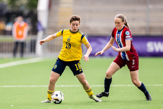 Isabelle Goldmann of Sweden and Ina Raaum Andreassen of