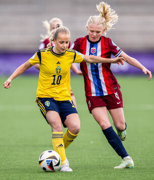 Maja Nilsson of Sweden and Linnea Holmesveen Moen of Norway