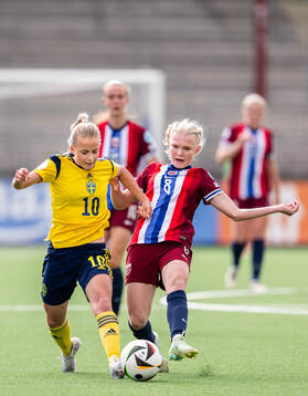 Maja Nilsson of Sweden and Linnea Holmesveen Moen of Norway
