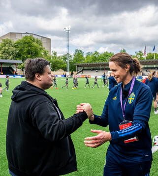 Head coach Børje Sørensen of Norway and Head coach Lovisa