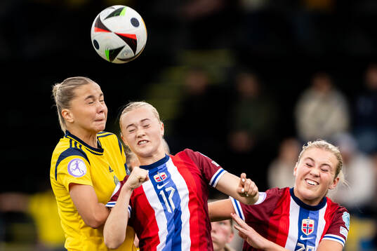 Alice Broman of Sweden against Tommine Enger and Mia