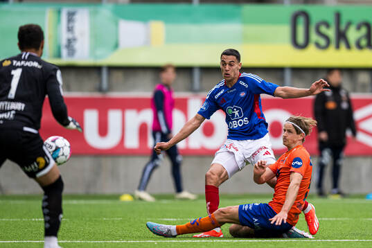 Jones El-Abdellaoui of Vålerenga scores the 0-2 goal