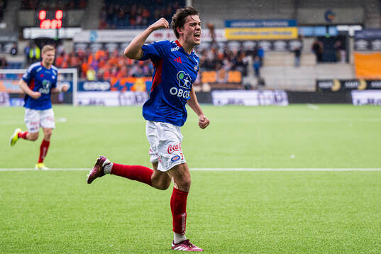 Magnus Riisnæs of Vålerenga celebrates