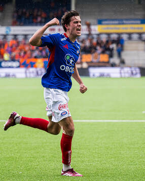 Magnus Riisnæs of Vålerenga celebrates