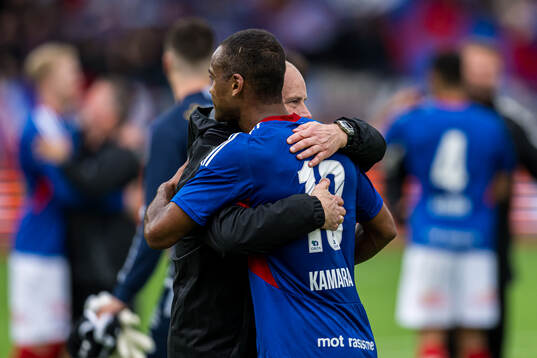 Ola Kamara and Geir Bakke, head coach of Vålerenga,