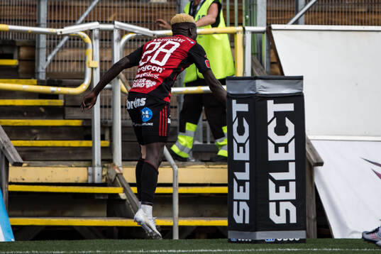 Östersunds Assiedou Yannick Armel Adjoumani jublar