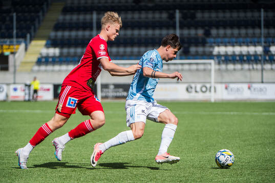 Skövde AIKs Edvin Tellgren och Gefles Antonio Yakoub