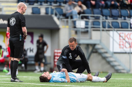Gefles Samuel Adrian har ont och får vård