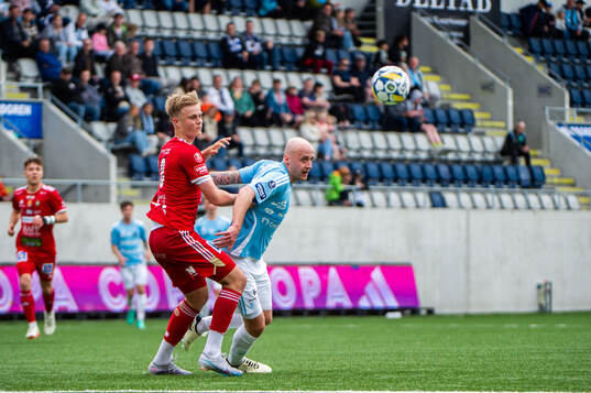 Skövde AIKs Edvin Tellgren och Gefles Anton Lundin