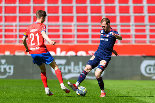 Helsingborgs Adrian Svanbäck och Sandvikens IFs Martin