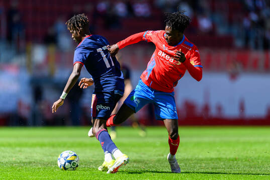 Sandvikens IFs Mamadou Kouyate och Helsingborgs Benjamin