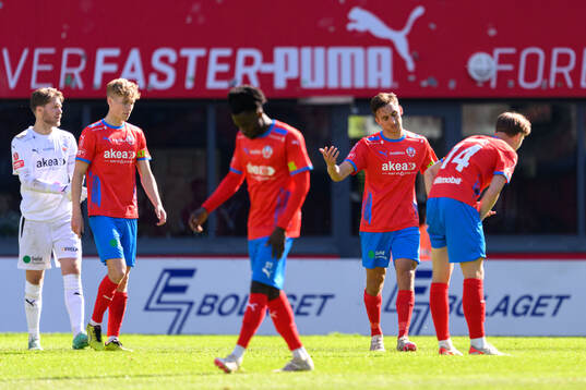 Helsingborgs målvakt Kalle Joelsson, Benjamin Örn och