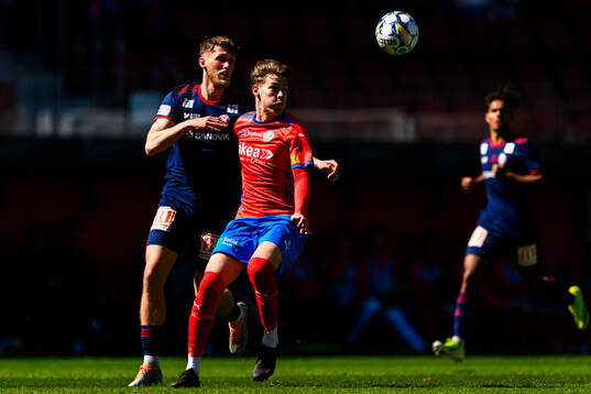 Sandvikens IFs Emil Engqvist och Helsingborgs Taylor