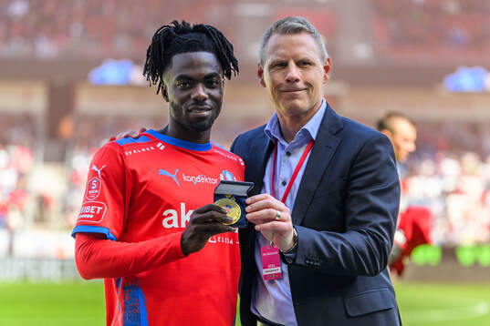 Helsingborgs Benjamin Acquah uppmärksammas av ordförande
