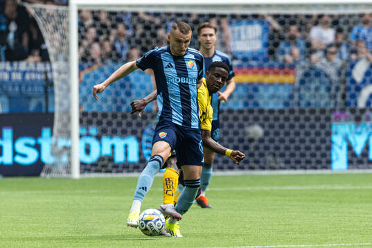 Djurgårdens Piotr Johansson och Elfsborgs Michael Baidoo