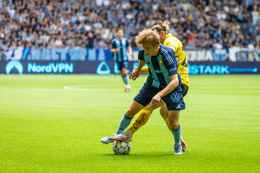 Djurgårdens Oskar Fallenius och Elfsborgs Niklas Hult
