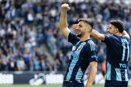 Djurgårdens Besard Sabovic jublar