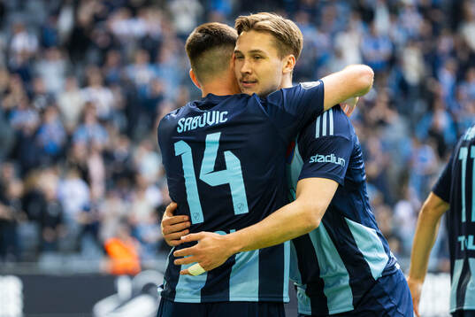 Djurgårdens Besard Sabovic jublar med Miro Tenho