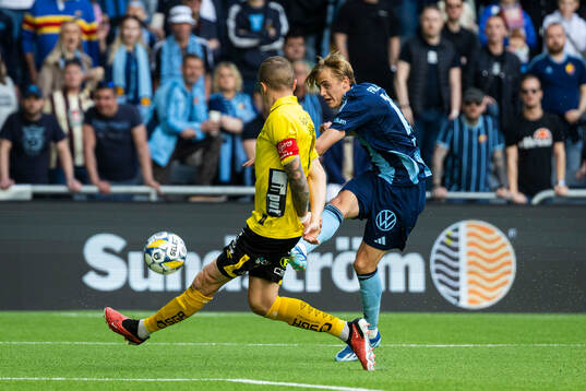 Djurgårdens Oskar Fallenius och Elfsborgs Sebastian Holmen