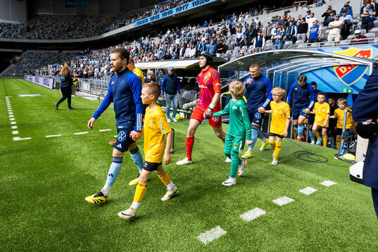 Djurgårdens spelarna kommer ut på planen