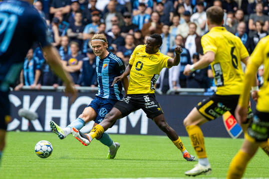 Djurgårdens Tobias Gulliksen och Elfsborgs Michael Baidoo
