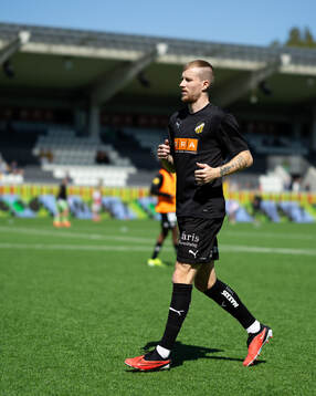 Häckens Simon Gustafson innan fotbollsmatchen i