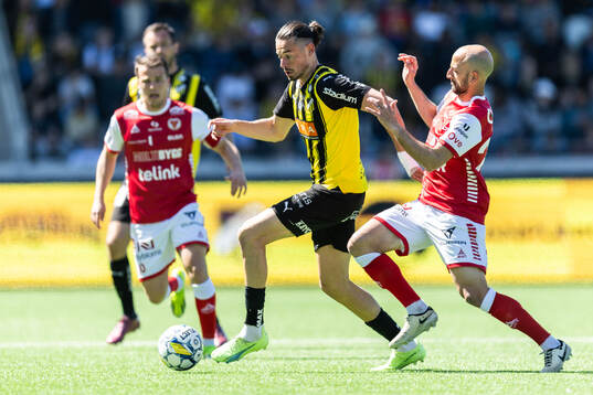 Häckens Amor Layouni och Kalmars Robert Gojani