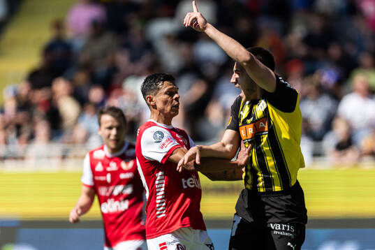 Häckens Srdjan Hrstic jublar