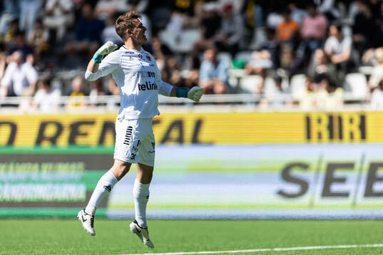 Kalmars målvakt Jakob Kindberg jublar