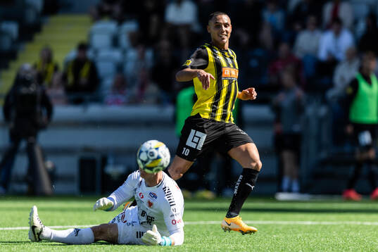 Häckens Ali Youssef och  Kalmars målvakt Jakob Kindberg