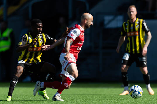 Häckens Akoua Romeo Amane och Kalmars Robert Gojani