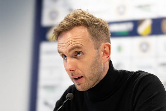 Kalmars tränare Henrik Jensen på presskonferensen