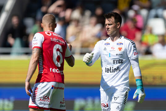 Kalmars Rasmus Sjöstedt och målvakt Jakob Kindberg