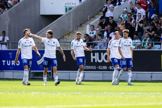 IFK Norrköpings Tim Prica jublar med lagkamrater