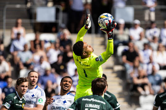 Hammarbys målvakt Oliver Dovin
